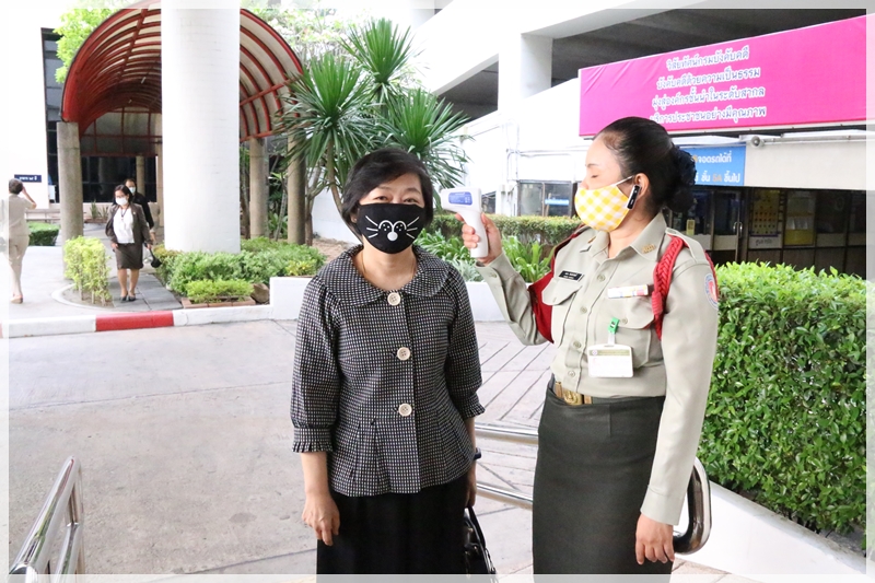 ﻿ กรมบังคับคดีจัดตั้งจุดคัดกรองตรวจวัดอุณหภูมิ พร้อมจัดเตรียมเจลล้างมือ ให้กับเจ้าหน้าที่กรมบังคับคดี และประชาชนที่มาติดต่อราชการ